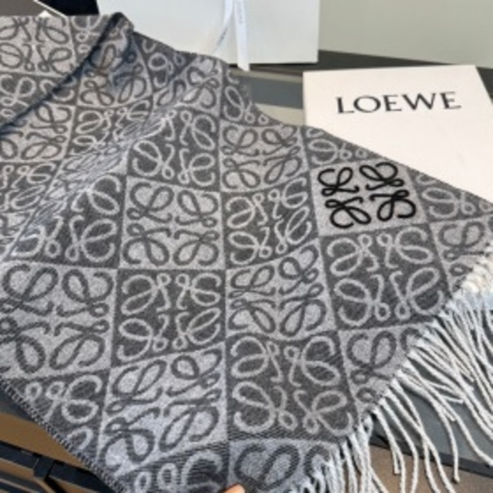 💫Loewe✨Luxury Designer Wool Shawl Scarf - Picture 6 of 8